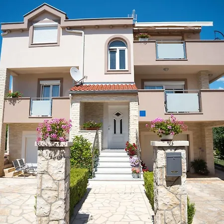 With Parking Space - 18809 Apartamento Zadar