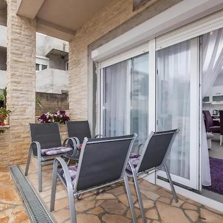 With Parking Space - 18809 Appartement
