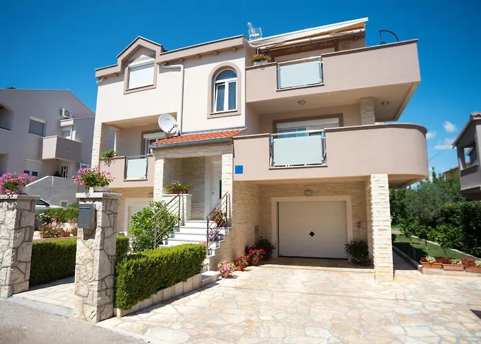 Apartment With Parking Space - 18809 Zadar