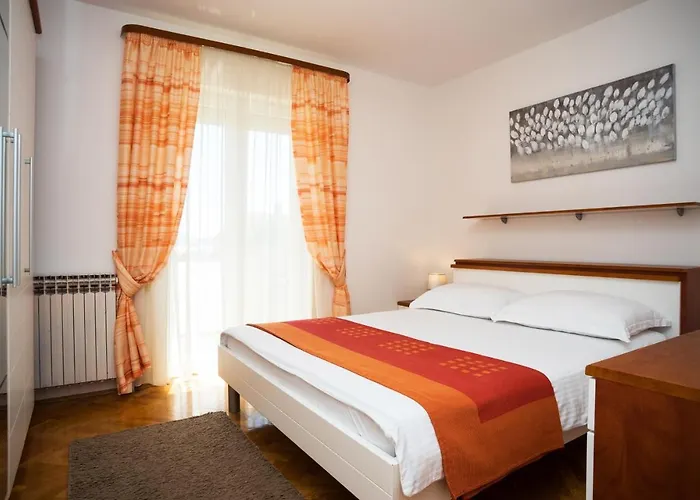 Appartement With Parking Space - 18809
