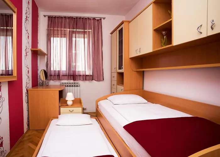 With Parking Space - 18809 דירה *